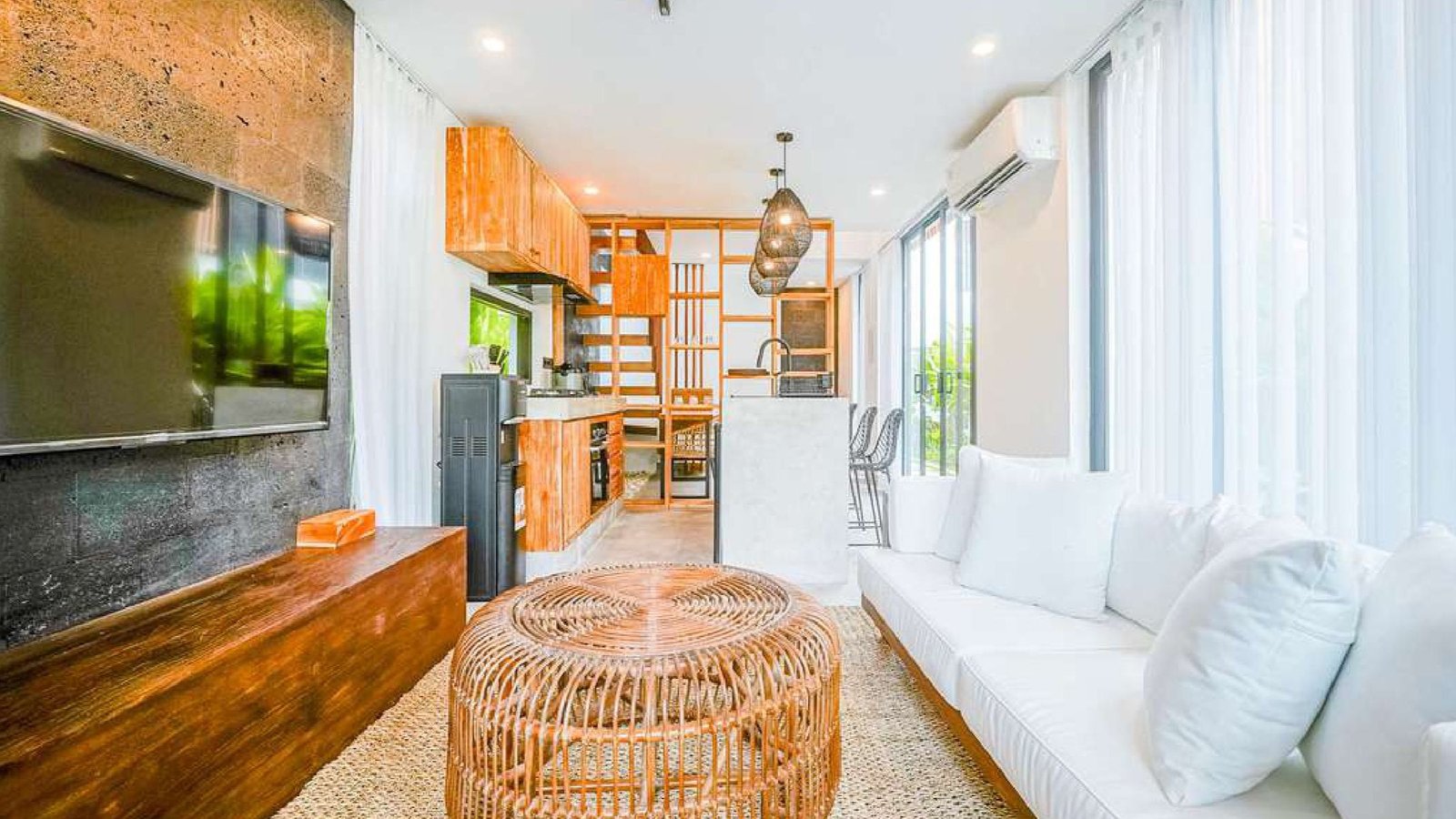 TINY VILLA image 3